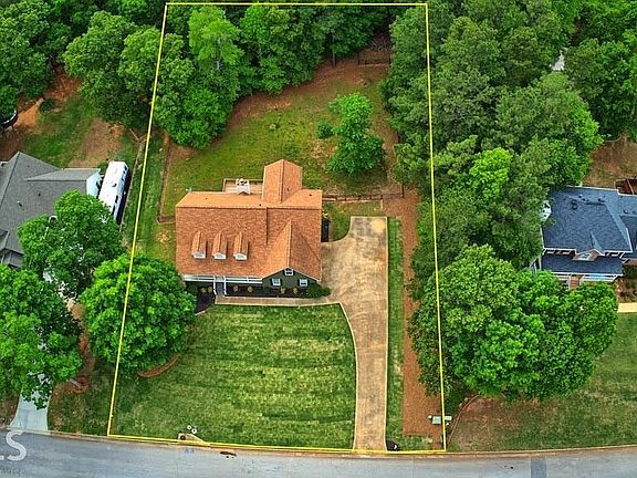 2nd image of 140 Alexander Dr
