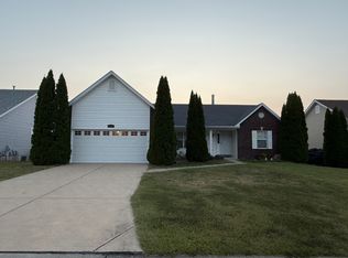 733 Pecan Hill Dr, Saint Charles, MO 63304