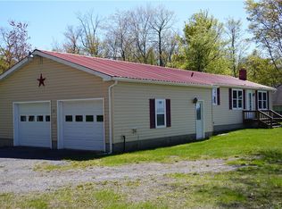 91 Banjo Ln, Oswego, NY 13126