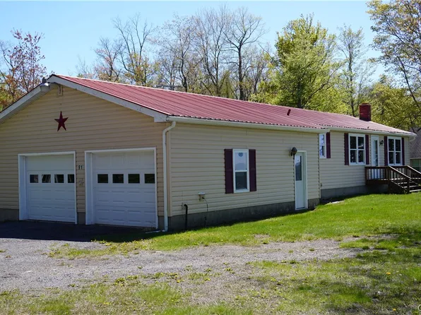91 Banjo Ln, Oswego, NY 13126