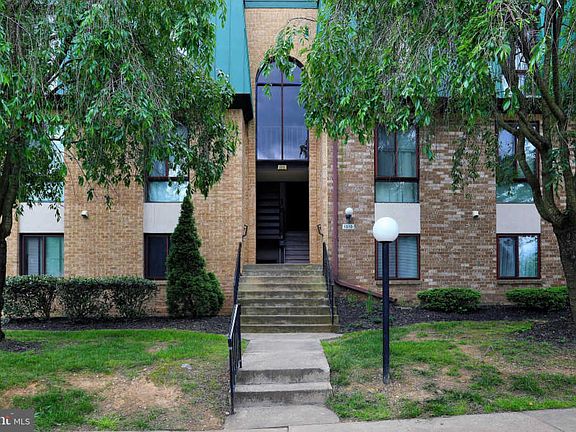 2nd image of 1010 Brinker Dr APT 302