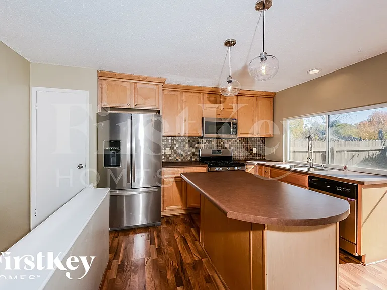 12082 Foxpoint Dr — Photo 6