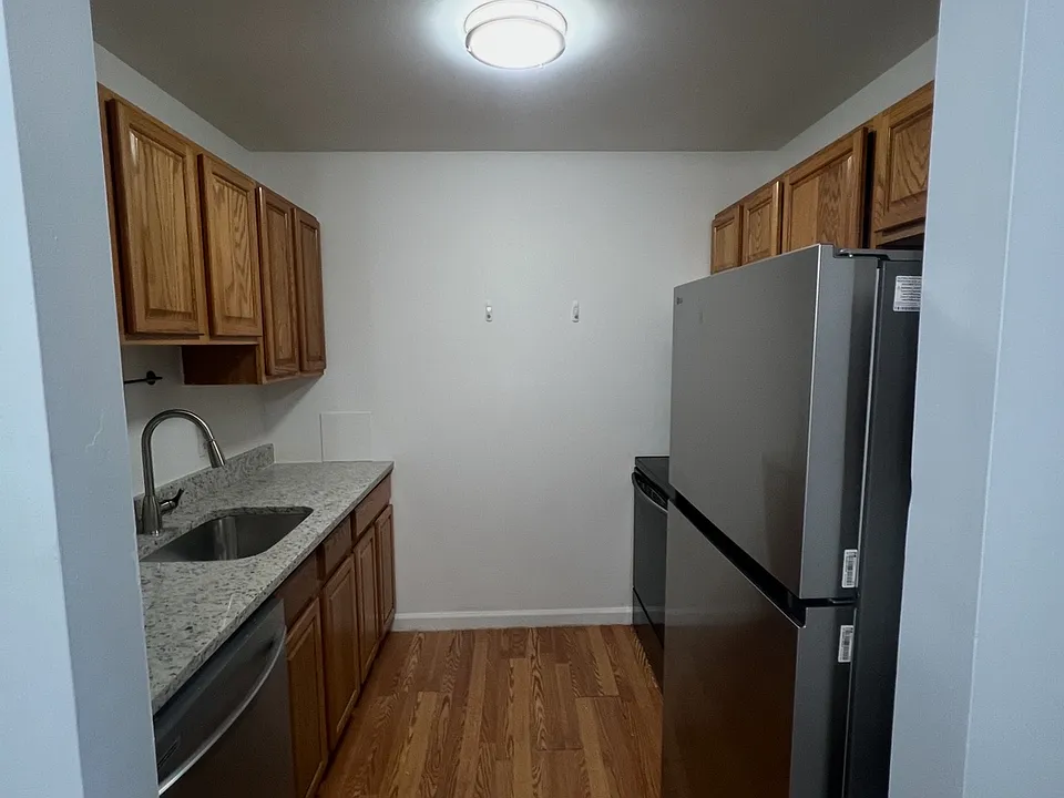 59 Glade St #2