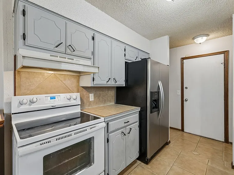 3401 E Noble Dr — Photo 9