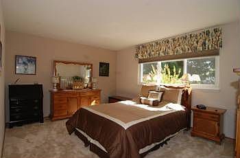 2nd image of 1070 Hedgecroft Pl