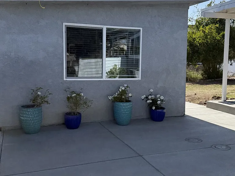 Leghorn Ave — Photo 9