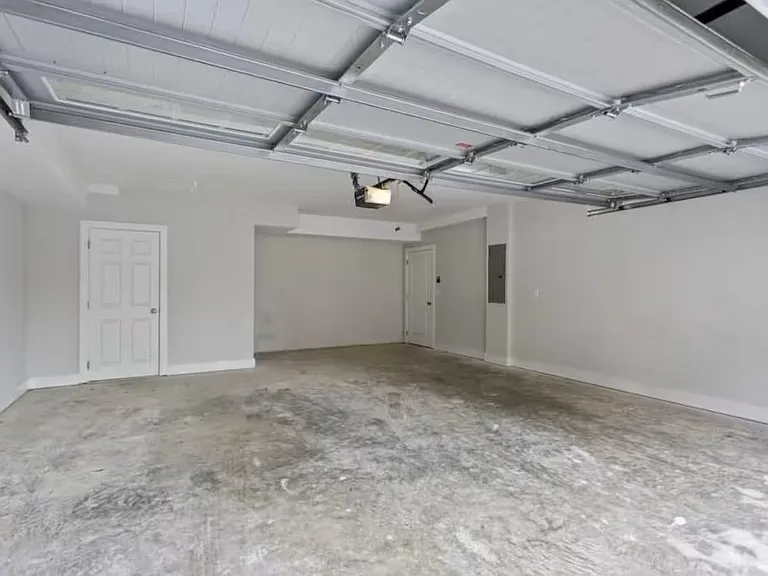 U1 Garage