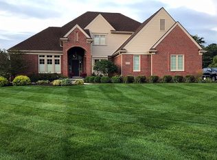 9027 Rotondo Dr, Howell, MI 48855