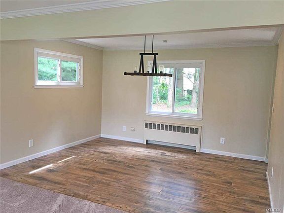 3rd image of 8 Beacon Dr