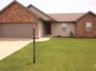 908 Crestview Dr, Metamora, IL 61548