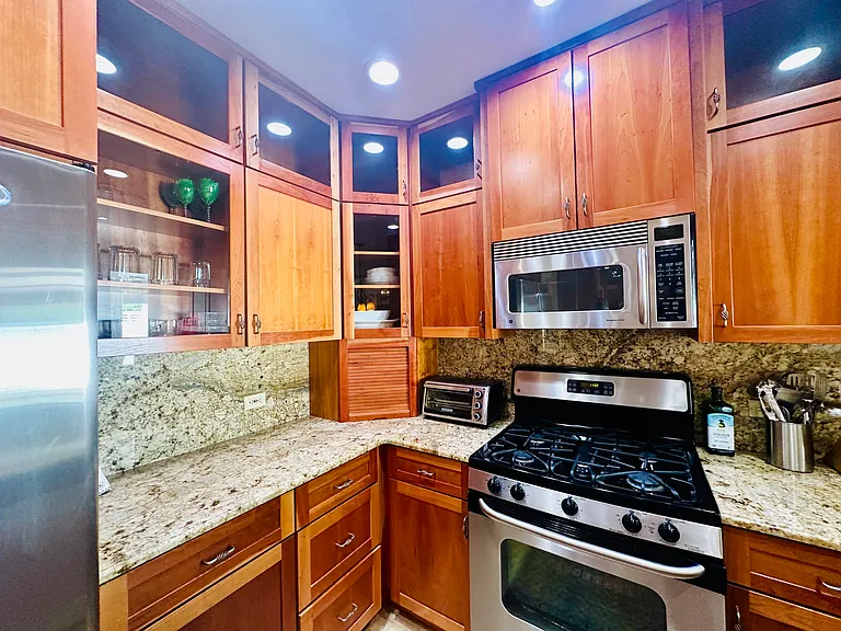 1415 Flagler Ave — Photo 5