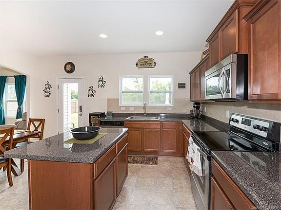 5th image of 2714 Impatien Dr