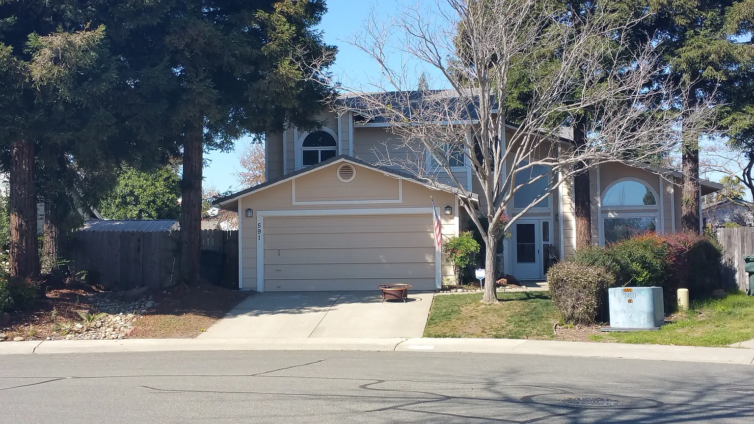 591 Oakborough Ave photo 1