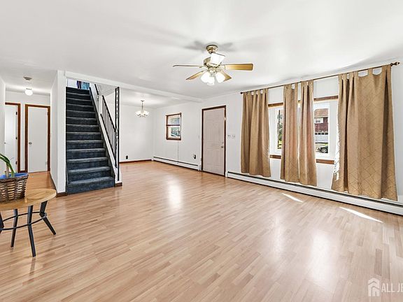 4th image of 22 Grand Ave