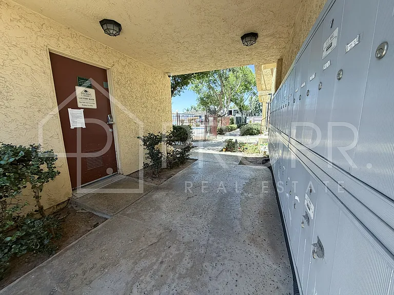 3240 Olive St — Photo 12
