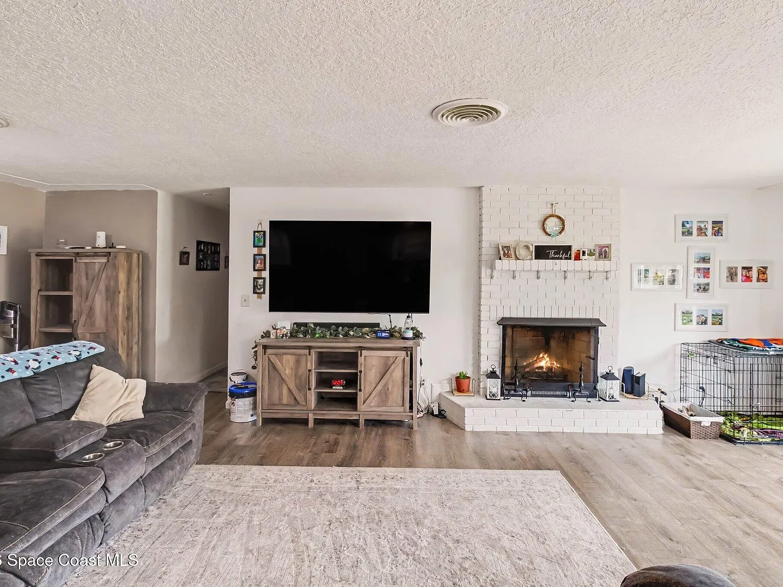 4 bed, 2.0 bath, 1714 sqft, $2,300 — Photo 3