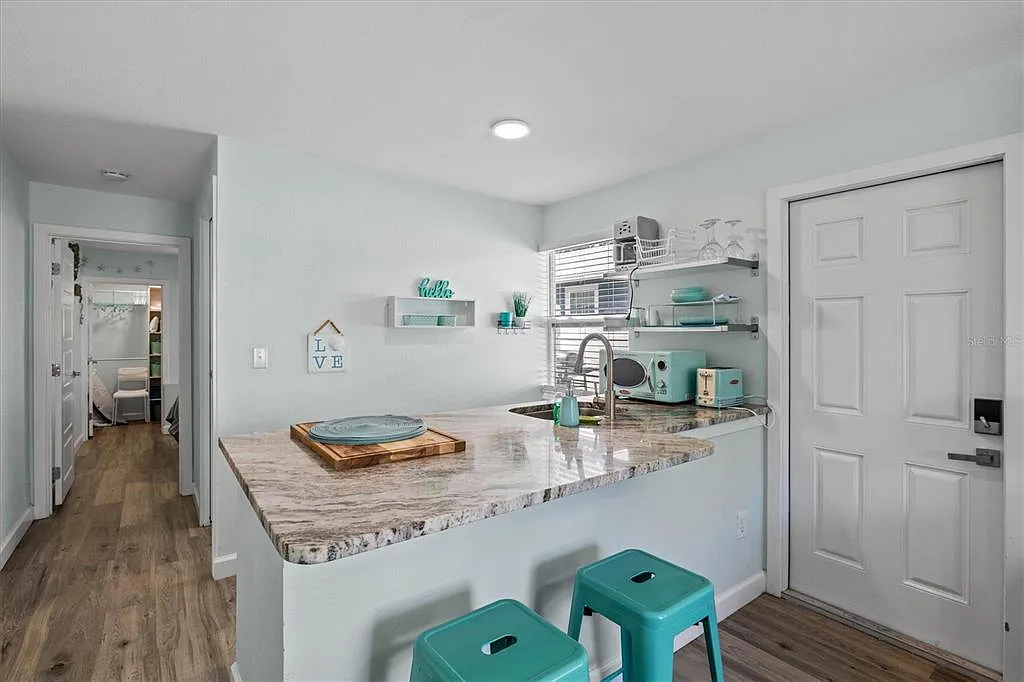 1 bed, 1.0 bath, 431 sqft, $2,000 — Photo 2