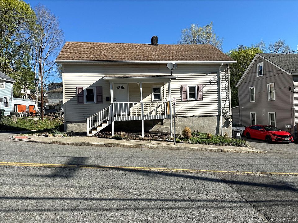 1st image of 104 Oak Street