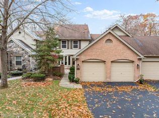 4605 Golf View Dr, Brighton, MI 48116