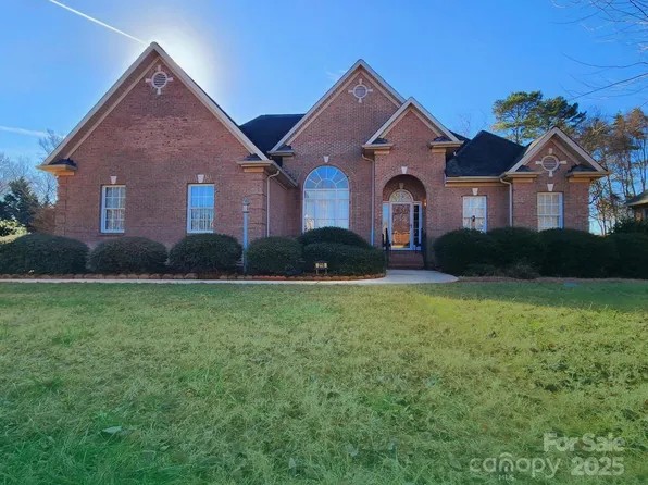 210 Classic Ct, Mount Holly, NC 28120
