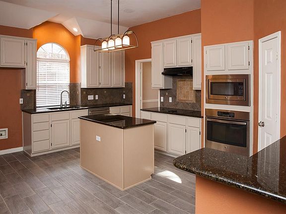 3rd image of 1131 Fairfax Dr