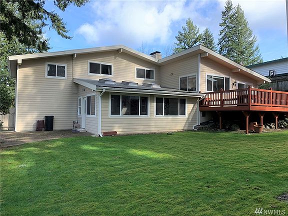 Spacious private back yard!