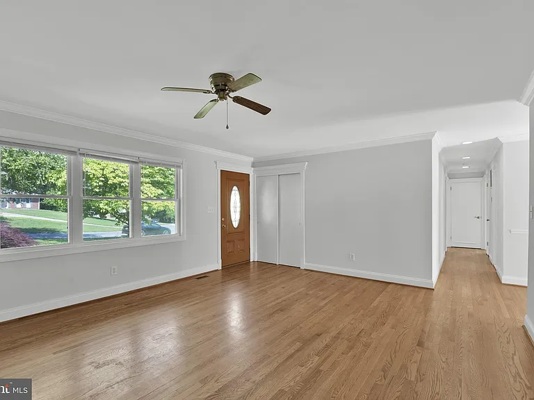 810 Wisteria Dr — Photo 9