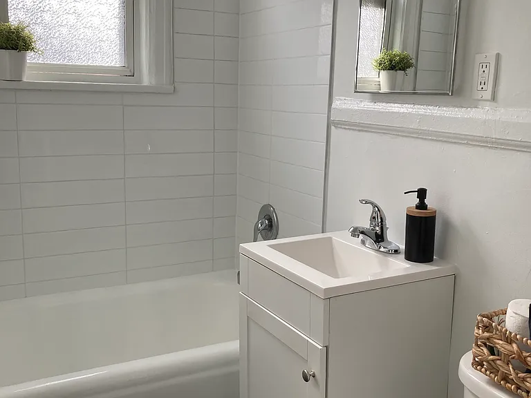 1570 Bathurst St — Photo 5