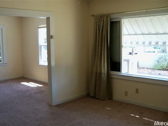 4th image of 134 Redwood Ave