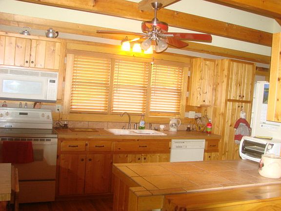 3rd image of 220 Creekside Dr