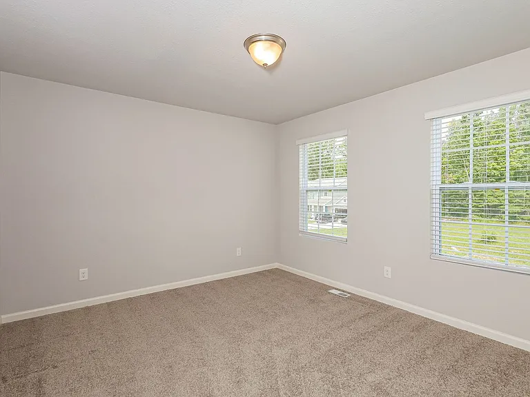 613 Courtyard Pl — Photo 28