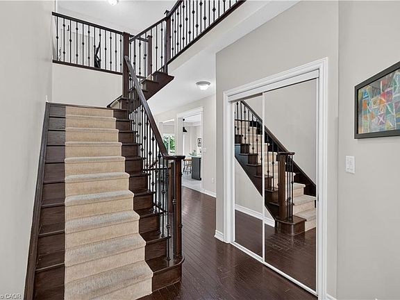 4th image of 82 Maplevale Dr
