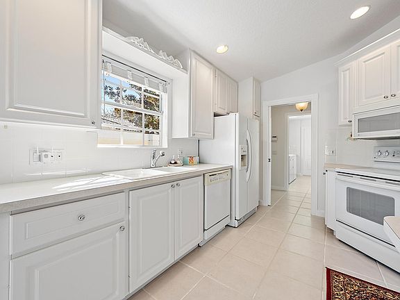 5th image of 699 Hudson Bay Drive