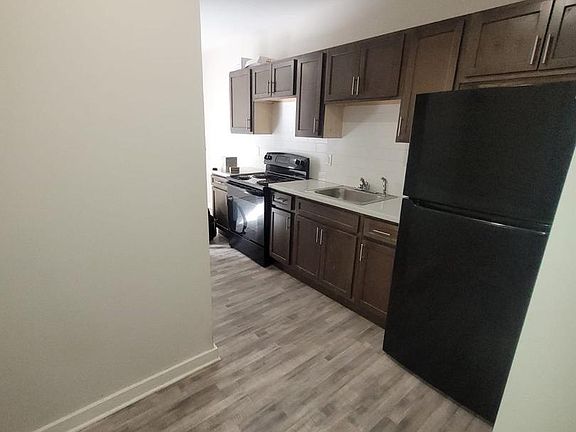 4th image of 3131 Custer St