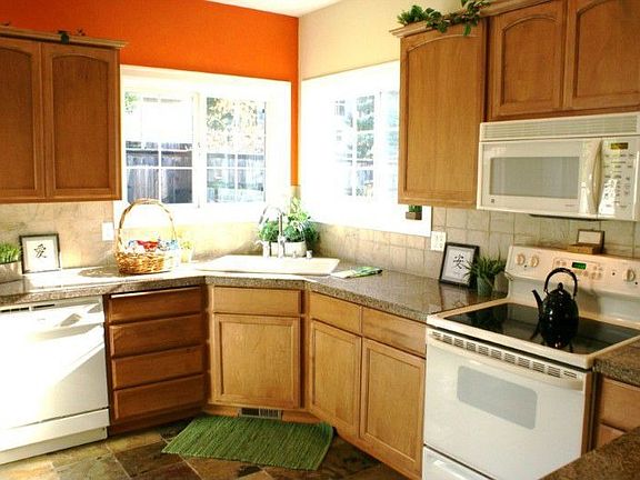 Gourmet kitchen has granite counter, custom backsplash & slate tile floor!