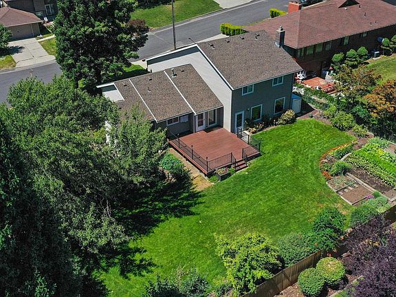 2nd image of 2601 S Hargreaves Ct