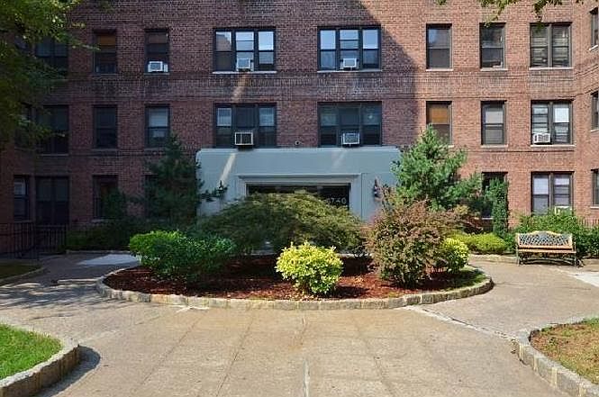 2nd image of 6740 Yellowstone Blvd APT 7H