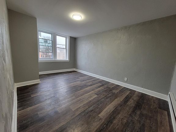 3rd image of 408 Leslie St #5E
