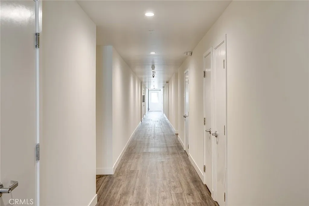 1 bed, 777 sqft, $2,050 — Photo 2