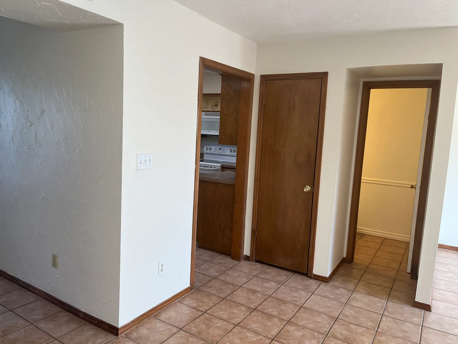 3901 N Kickapoo Ave — Photo 3