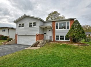 7404 Larchwood Ln, Woodridge, IL 60517