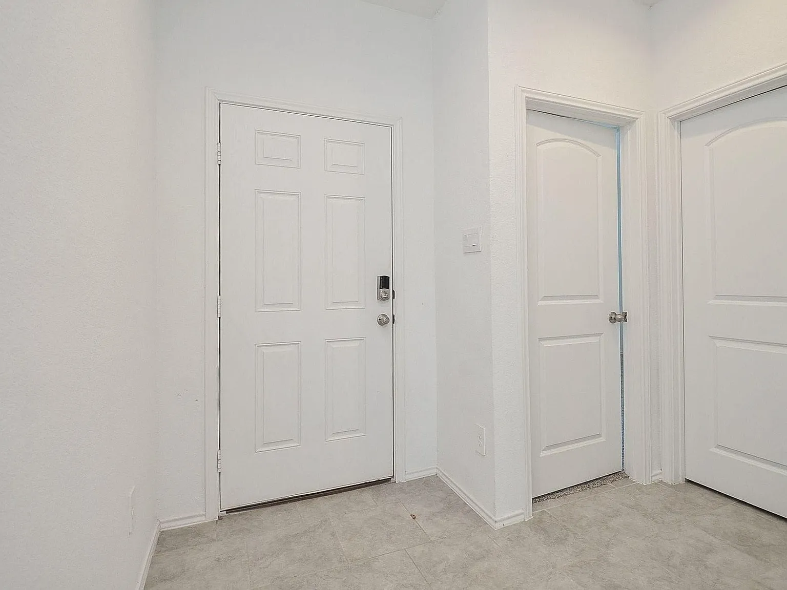 4 bed, 1706 sqft, $2,200 — Photo 4