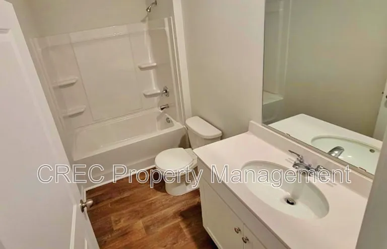 817 Lilyford Ln — Photo 12