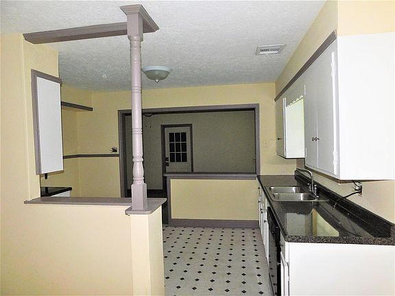 2nd image of 215 Berkshire Ln