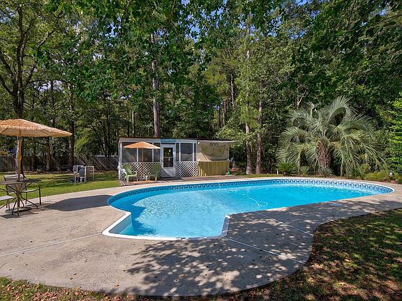 2nd image of 40 Nature Ln
