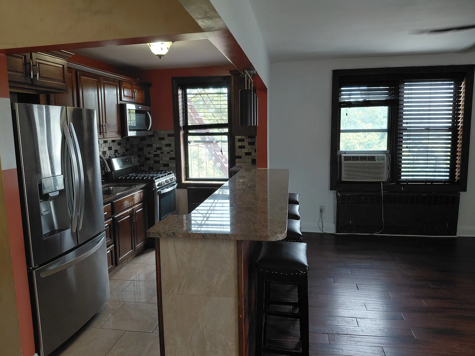 2 bed, 950 sqft, $3,000 — Photo 3