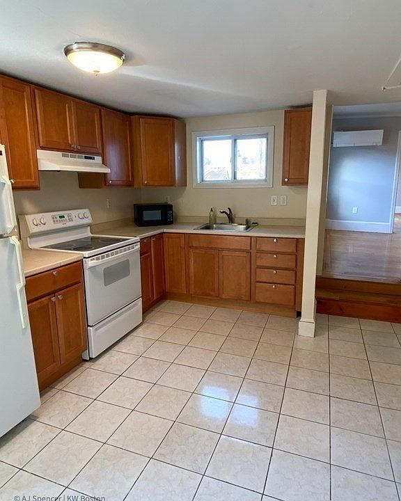 1st image of 104 Emerson West St #4