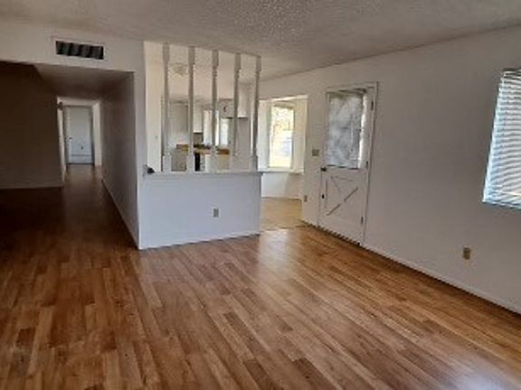 5th image of 4601 E Voltaire Ave