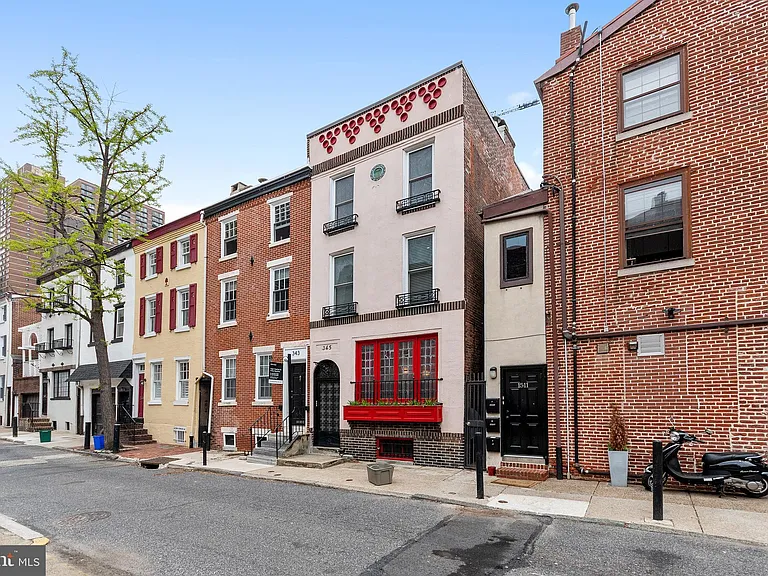 345 S Hicks St — Photo 2