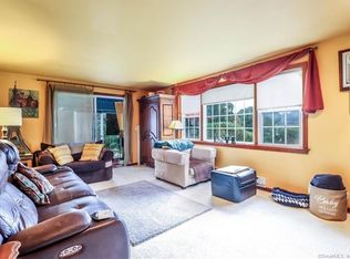 86 Old Farms Ln #86, New Milford, CT 06776